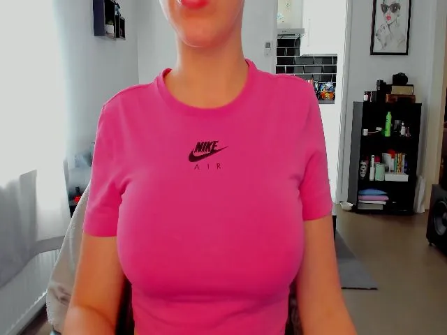 Live sex webcam photo for YourBecky #273589491