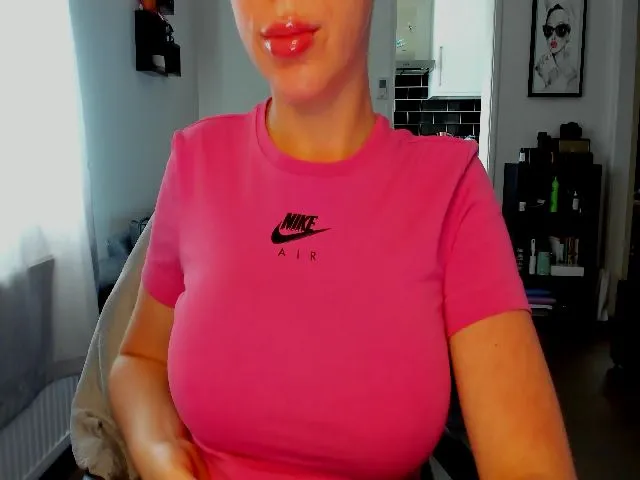 Live sex webcam photo for YourBecky #273589547