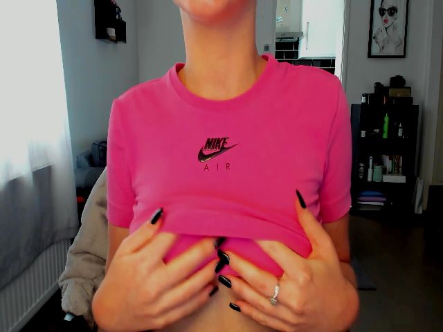 Live sex webcam photo for YourBecky #273589737