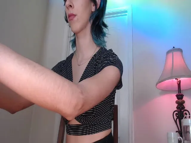 Live sex webcam photo for YourDayydream #271877120