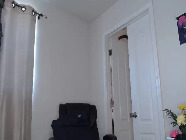 Live sex webcam photo for YourDayydream #273888295