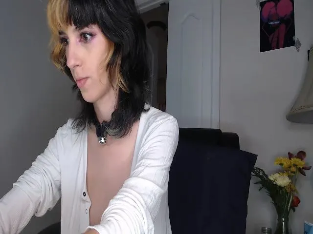 Live sex webcam photo for YourDayydream #273916770