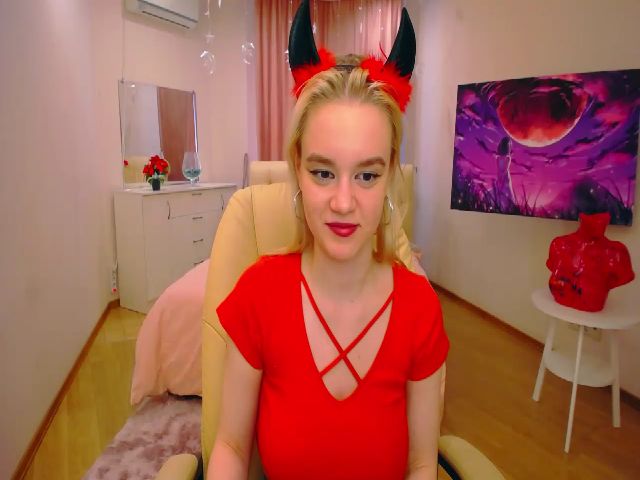 Live sex webcam photo for YourDreamRay #273784630