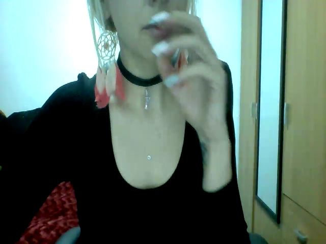 Live sex webcam photo for YourHeroin #271734838