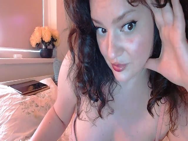 Live sex webcam photo for YourHoneyMary #273708042