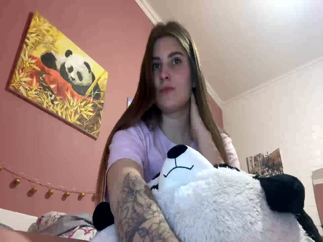 Live sex webcam photo for YourKatie_ #272648284