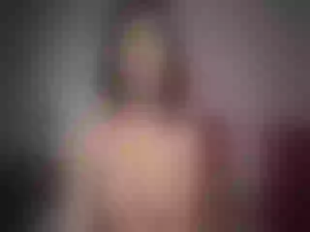Live sex webcam photo for YourLia #272651038
