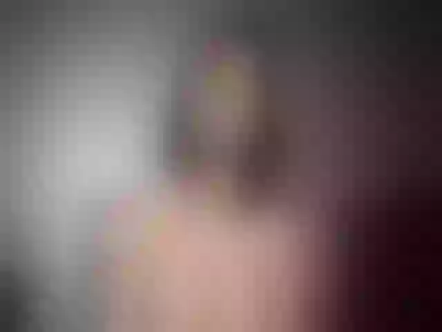 Live sex webcam photo for YourLia #273911254