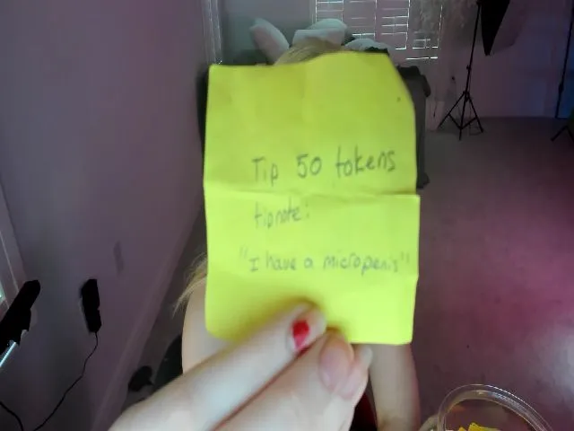 Live sex webcam photo for YourMoms_Mom_ #272664446