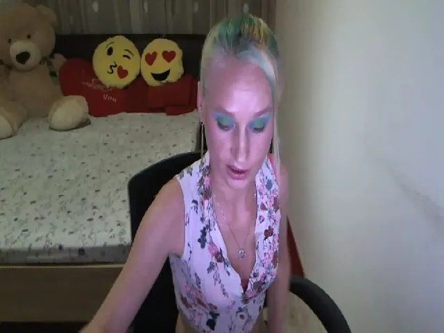 Live sex webcam photo for YourSpicyGirl #275323564