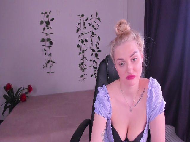 Live sex webcam photo for Your_Alison #273611606