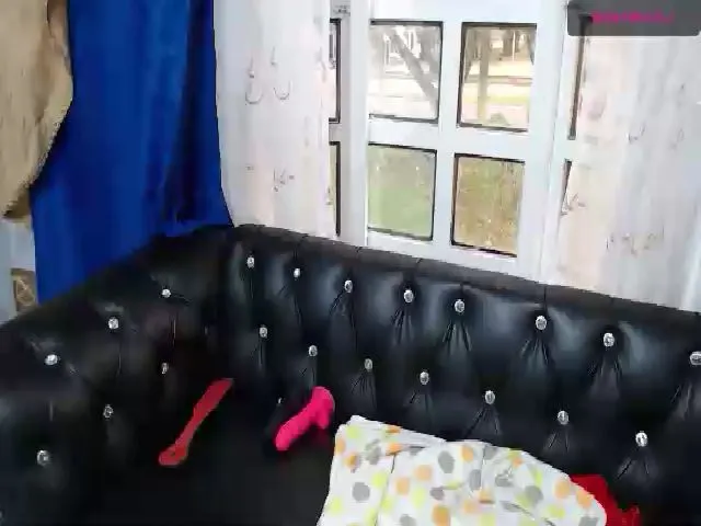 Live sex webcam photo for Yummy_Milf4u #273193435