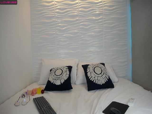 Live sex webcam photo for Zhamanta_ #273677426