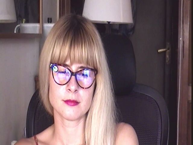 Live sex webcam photo for ZisBack_ #273742770