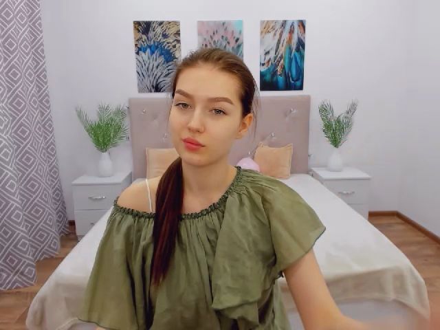 Live sex webcam photo for ZlataGorgeus #272487547