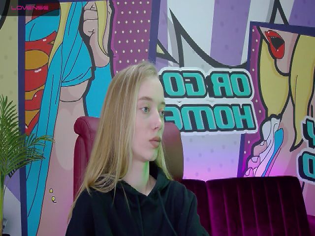 Live sex webcam photo for Zlatovlaska_a #271786653