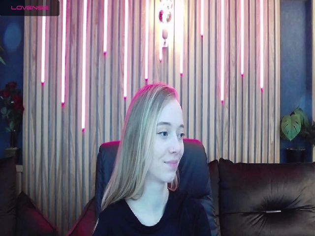 Live sex webcam photo for Zlatovlaska_a #271797280