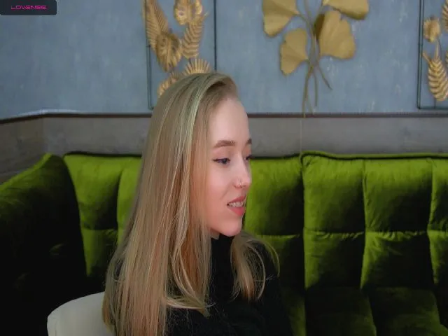 Live sex webcam photo for Zlatovlaska_a #272129045