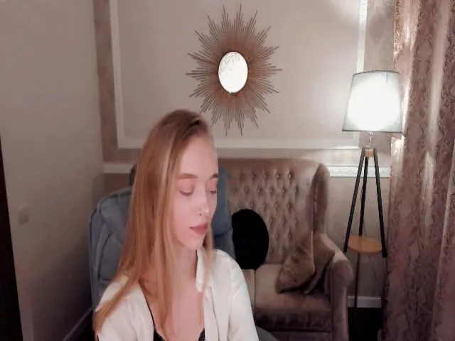 Live sex webcam photo for Zlatovlaska_a #272295726