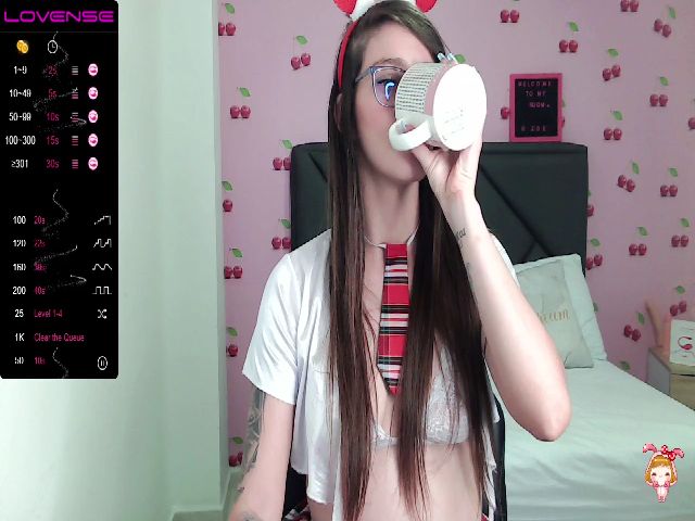 Live sex webcam photo for Zoe69__xx #271731552