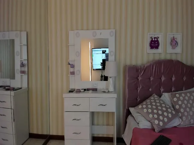 Live sex webcam photo for Zoe_be #273465761