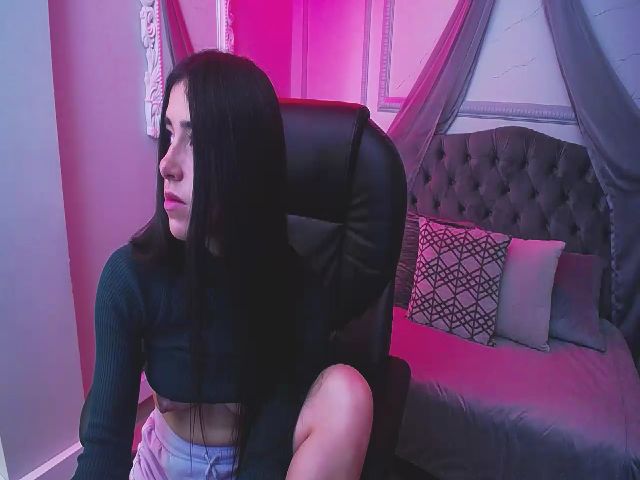 Live sex webcam photo for Zoe_mill3r #272076052