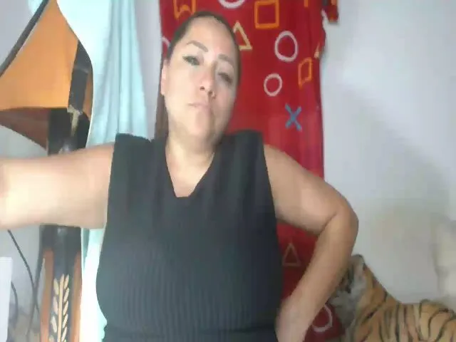 Live sex webcam photo for adrianamilf #271716624