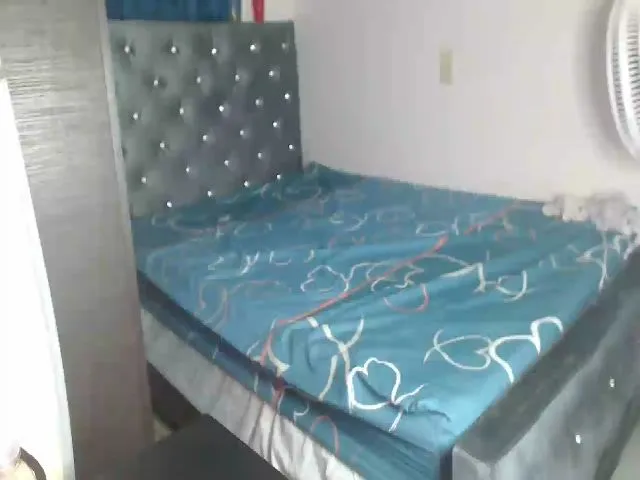 Live sex webcam photo for adrianamilf #271849593