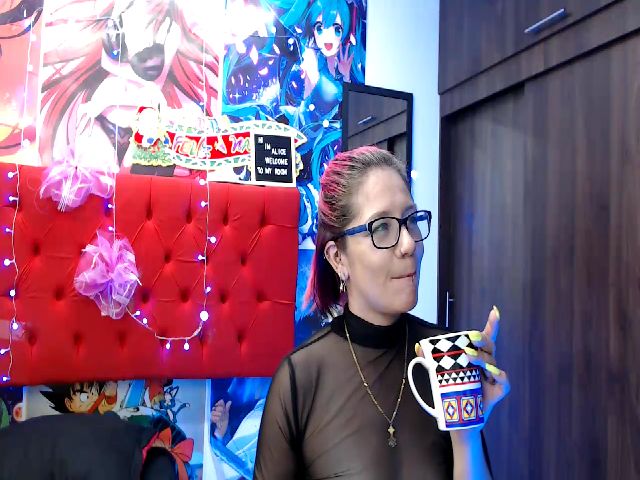 Live sex webcam photo for alice_hot02 #271815808