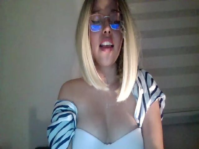 Live sex webcam photo for ambar_shyshow #271927712