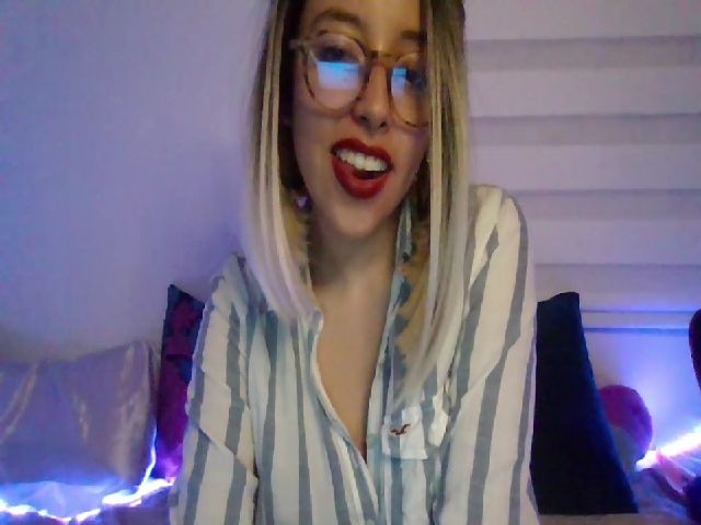 Live sex webcam photo for ambar_shyshow #272447378