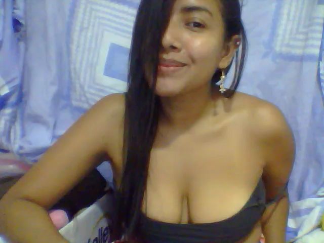 Live sex webcam photo for andrea_bugy #273021824