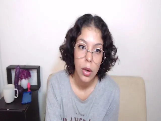 Live sex webcam photo for angelslilith #272402553