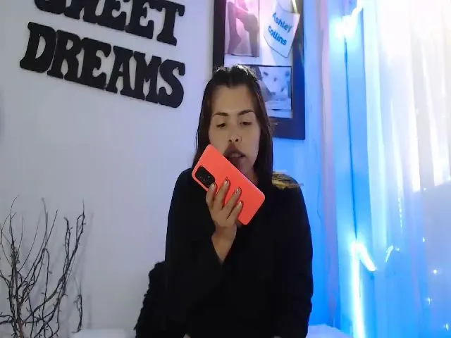 Live sex webcam photo for ashleycollins #272165493