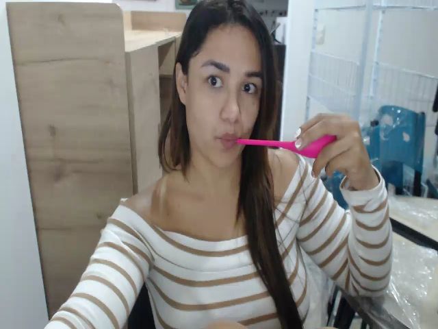 Live sex webcam photo for ass_cum_33 #271820120