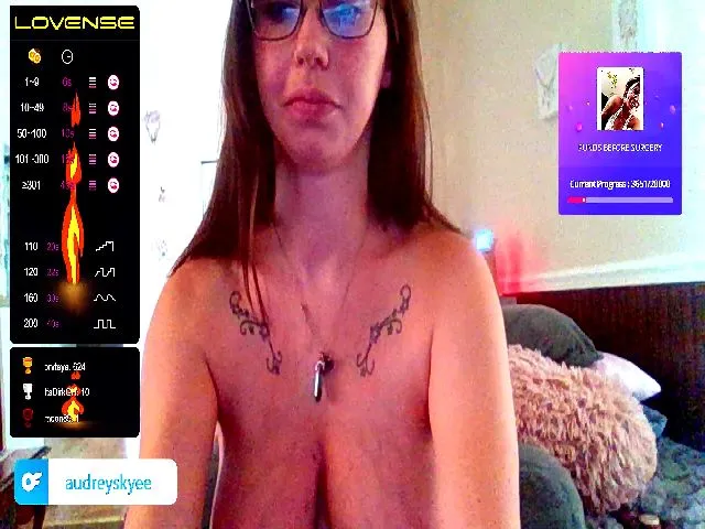 Live sex webcam photo for audreyskyee #274462120