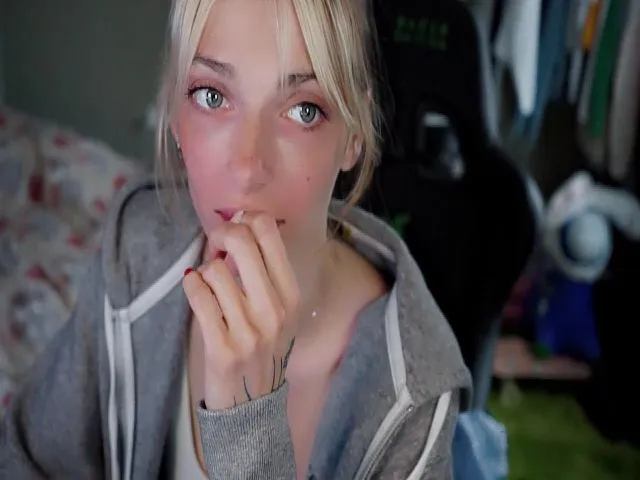 Live sex webcam photo for baby_gopn1k #273801648