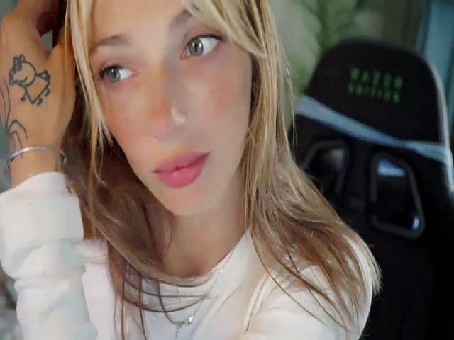 Live sex webcam photo for baby_gopn1k #274001216