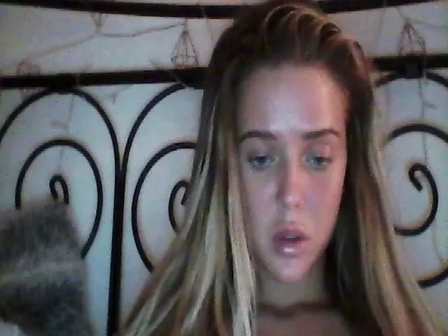 Live sex webcam photo for barelylegal6 #272965714