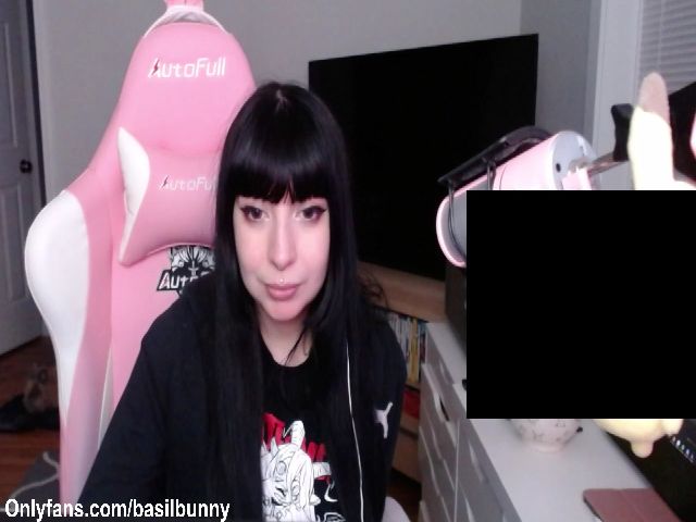 Live sex webcam photo for basilbunny #272639470