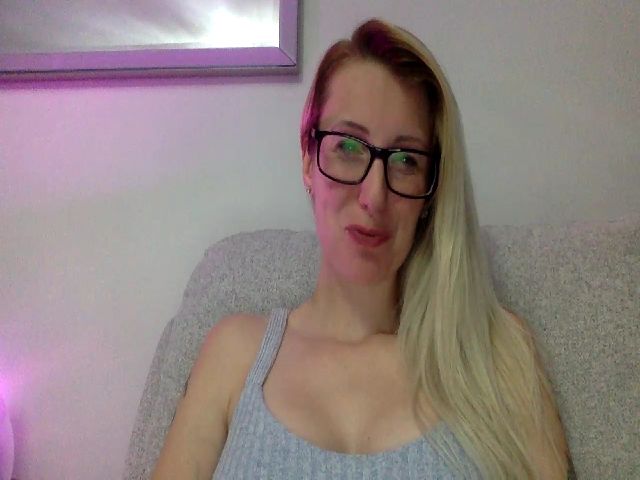 Live sex webcam photo for bonniebluuu #274416801