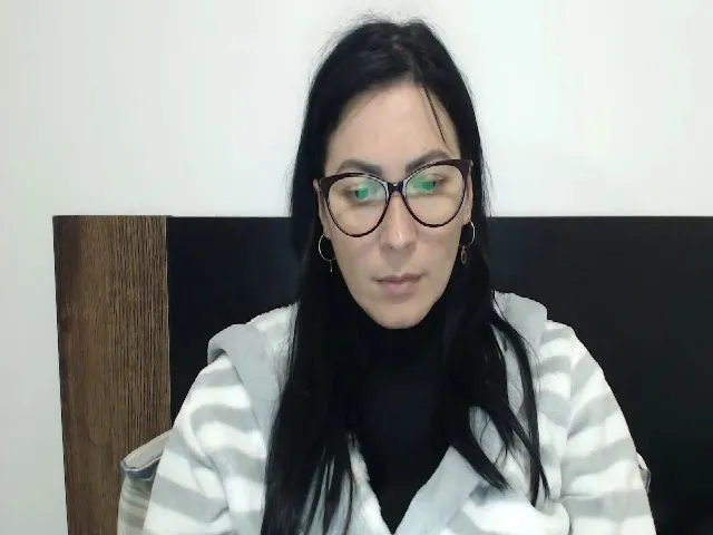Live sex webcam photo for brunette_glam #271884840