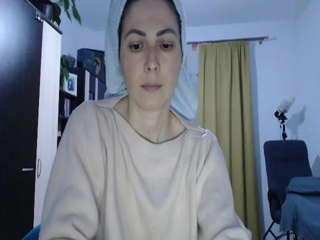 Live sex webcam photo for brunette_glam #271921797