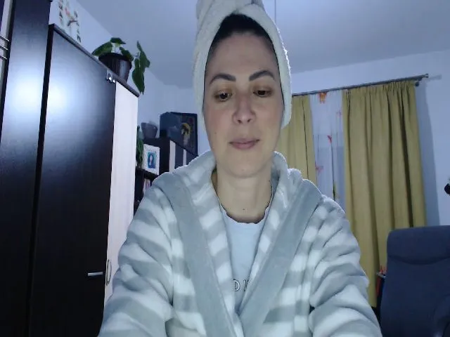 Live sex webcam photo for brunette_glam #271956039