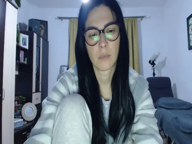 Live sex webcam photo for brunette_glam #271981152