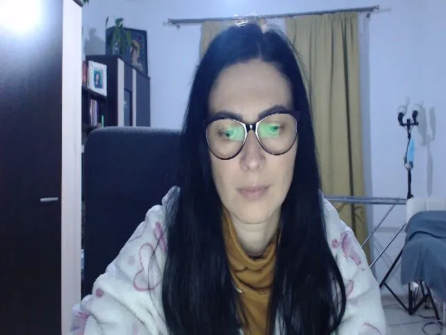Live sex webcam photo for brunette_glam #272191568