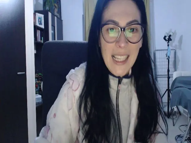 Live sex webcam photo for brunette_glam #272285245