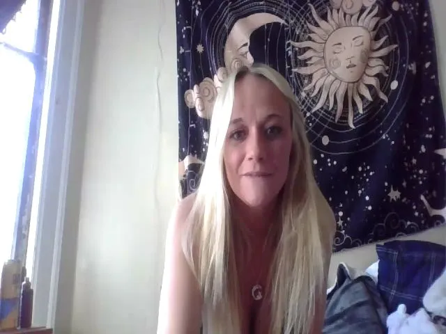 Live sex webcam photo for candierose1 #273518052