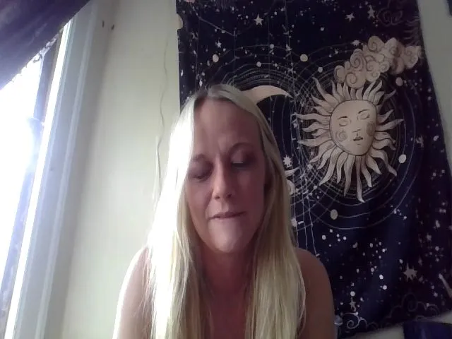 Live sex webcam photo for candierose1 #273530108