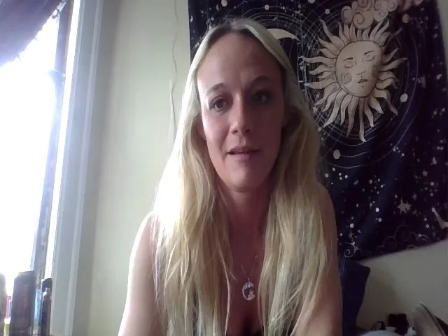 Live sex webcam photo for candierose1 #273551514